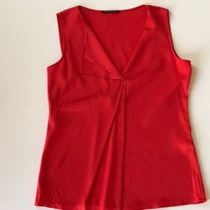 Tahari sleeveless stretchy silk blouse - new